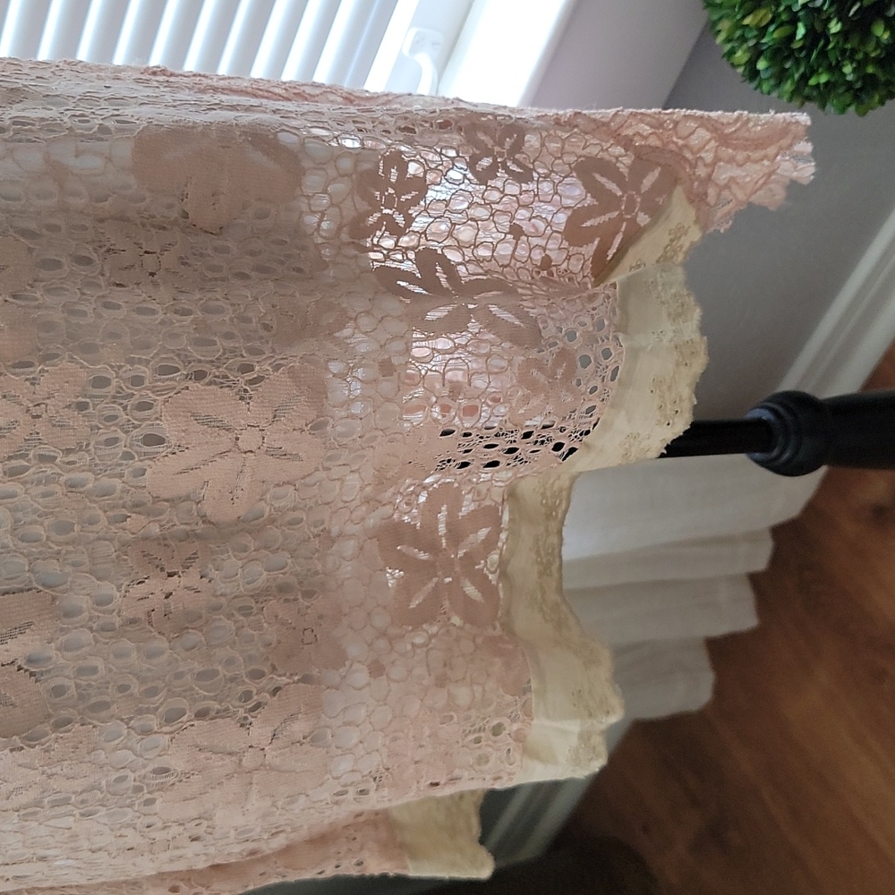 L&B Lace Blouse - Picture 3 of 6